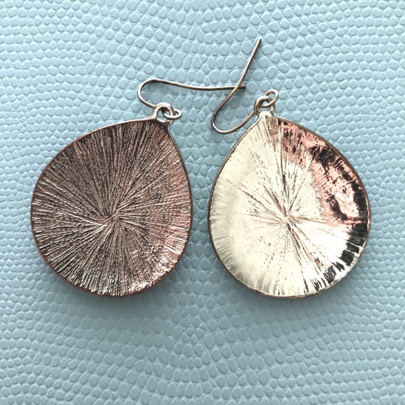 Vintage black and white enamel earrings - Picture 4 of 4